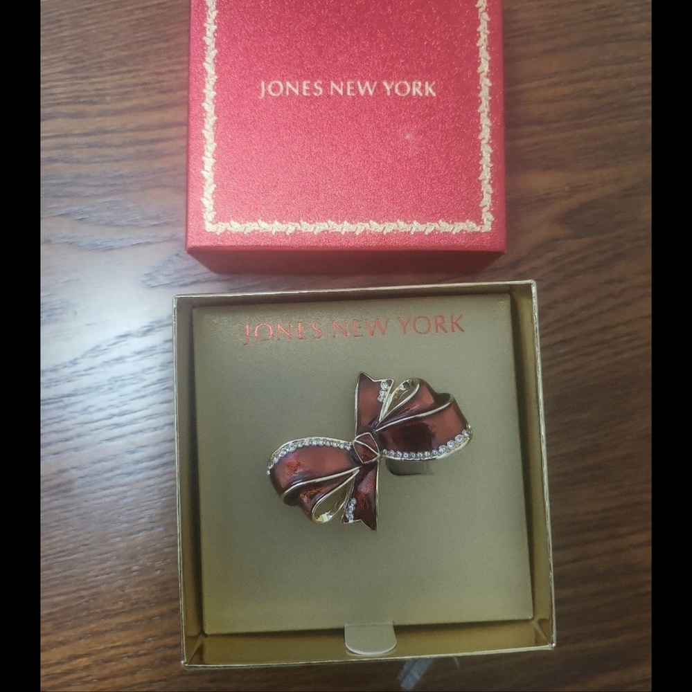 NEW RED BOW PIN BY JONES NEW YORK